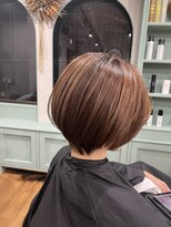 ウィーク 梅田(UiiC)&nbsp;丸みがかわいい大人ショートボブ