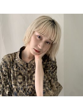 シータ(sheta) sheta ハイトーンボブ　ホワイトベージュ