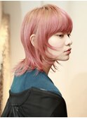 ピンクベージュ/斜めバング/ウルフミディアム/センター北