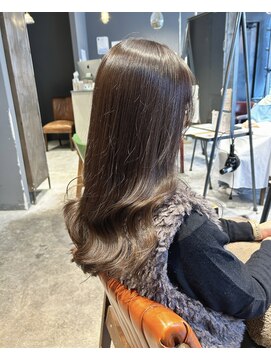 エミュー(emue) くびレイヤーエモージュ小顔カットシースルーバングベージュ