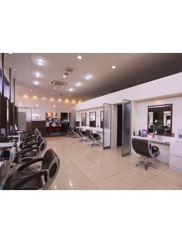 【つくば/研究学園】20代～40代の幅広い年代の方から圧倒的支持◎広々とした店内で心地よいサロンタイムを