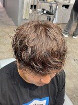 ノイセル 西本町(Noisyle) ブルーブラックフェザーパーマ刈り上げセンターパートｙ