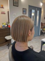 ノトマニア(NOTO MANIA) ハイトーンベージュ×首元すっきりコンパクトボブ