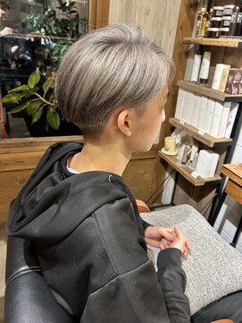 ヘアードレスビュー(hair dress V.I.E.W) 雰囲気◯なメンズショートON薄めなグレージュ