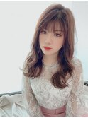レイヤーが入った軽めセミロングスタイル