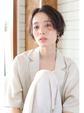 リリー(Lily) ヘルシーな大人ショートはワンカールのパーマで抜け感を＊