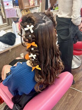 ヘアセットアップス(UP's) 『ツインハーフお団子編みおろし♪リボン＆パール散らばせ添え♪