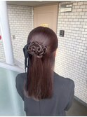 ハーフアップ　タイトヘア　ストレートヘア