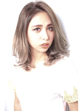 キャパ 秦野(CAPA) 鎖骨ミディのハイトーンのグラッシュ のばしかけに はまります