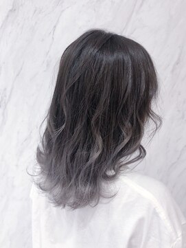 リー 京橋(Lee) ［Lee京橋］ゆるふわミディxホワイトバレイヤージュ