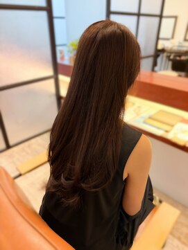 マーリャヘアー(mallia hair) やわらかい質感のウェーブ×艶カラー