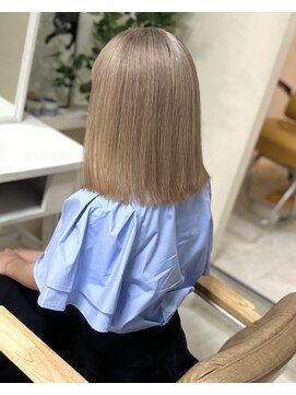 カリーナ(CARINA) ナチュラルベージュ/ハイトーンカラー