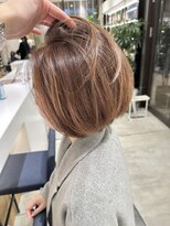 stair : case ginza7【ステアケース】&nbsp;大人かわいいハイライトカラー白髪ぼかしショートボブ