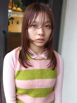 オーオ シカシカ(OOO YY)&nbsp;シースルーバングと顔周りレイヤーがポイントのミディアムウルフ