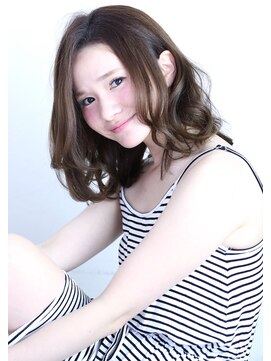 フロール(florun) 【ミディアム】耳かけでオトナロングボブカール