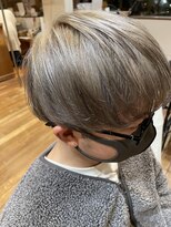 ビハツヤ(BIHATSU-YA)&nbsp;軽めマッシュ、シルバーベージュカラー