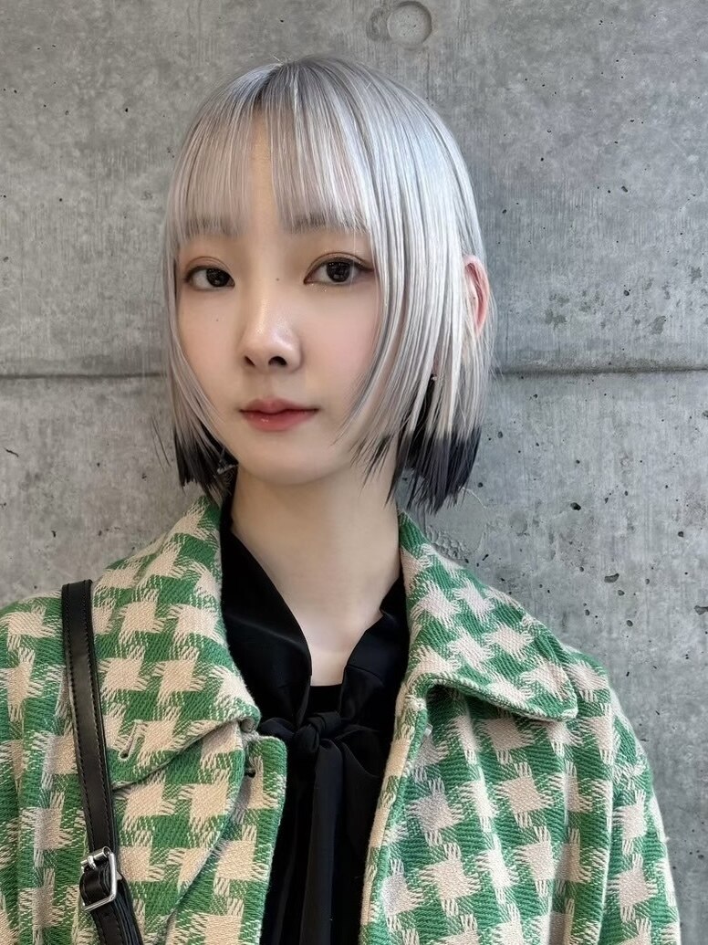 ダブルカラーブルーアッシュカラーエンドカラーショートボブ