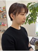 丸みショートボブヘアイヤリングカラーベージュハイライト