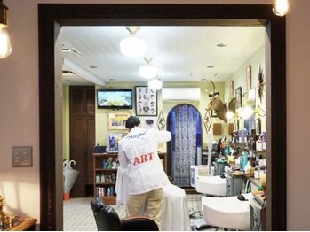 アパッシュ 大町店(Apache)の写真/NYのBarberを模したコンパクトな店内は映画のワンシーンのような世界観。男のステイタスが上がる経験を。