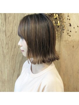 ツイギー 歩行町店(TWiGGY) 【ハイグレージュ×カジュアルボブ】