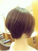 ショートボブ/プラチナカラー/艶カラー