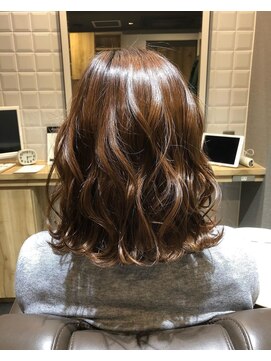 カミケンガレリア(kamiken. galleria) 大人かわいい美髪なめらか艶ボブ【カミケンガレリア】