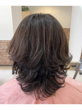 カットハウス はさみの部屋 ウルフレイヤー/ゆる巻き/ラフウェーブ/流しバング