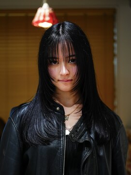 ロンプ(romp) エッジのあるレイヤーヘア