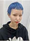 短め前髪なブルーショート
