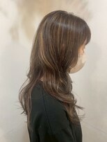 リリー LILY ヘアー メイク HAIR アンド & MAKE&nbsp;細めハイライト立体感ゆるふわクセ毛風パーマ大人可愛いロング