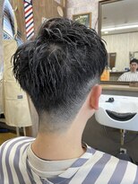 アールズ ヘア(R's hair)&nbsp;MEN’S HAIR/サーフカール/刈り上げセンターパート/印西