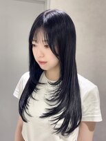 キートス(Kiitos) レイヤーカット×ブルーブラック