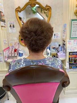 美容室 ティンカーベル パーマのショートヘア