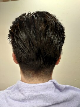 ヴェルデ シンバシ(VERDE SHINBASHI) アップバング ツーブロック フェザーバック フェード 学生 就活