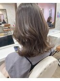 ベージュグレージュ×ミディアムレイヤーレイヤーカット