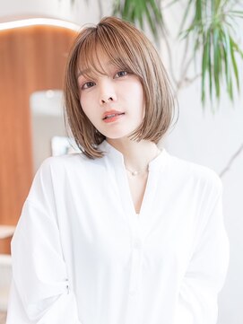 イルハバナ 渋谷(ill HAVANA) 20代30代大人かわいい斜めバングデザインカラーシルキーベージュ