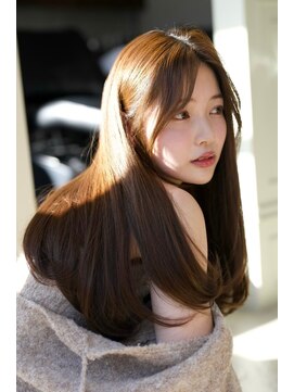 ザシー オモテサンドウ(The C) トリートメント・艶カラー・レイヤーカット・お顔まわり丁寧