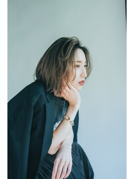 ジョナサン リヴィングストン(JONATHAN LIVINGSTON) レイヤーカット／ダブルカラー/ハイライト