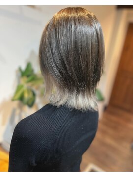 サーティーン(THIRTEEN) レイヤーインナーカラーで軽やかに！(20代)