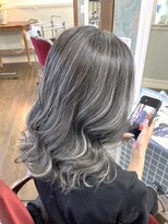 2丁目3番地美容室 【MOMOTAROハイライト】シルバーハイライト