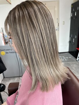 ウォンク(WONK.) [WONK.] バレイヤージュ　ミディアム　ベージュ×グレージュ