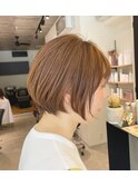 【シンプルながら目を引くメリハリフォルム】ショートボブ