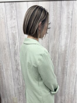 ラッズプラスエイチ(Lads+h)の写真/グレイカラーでもおしゃれで旬な髪色を楽しめる★30代からのファーストグレイ世代にもおすすめ◎