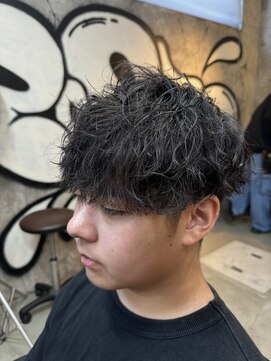 カーニー 上野(kearny) 波巻きスパイラルパーマツイストスパイラルパーマ波巻きパーマ