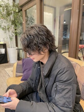 ヤコブ ヘアー(Jacob hair) メンズカット/センターパート/ツイストスパイラルパーマスタイル