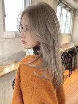 ヨロ 上野(YOLO)&nbsp;ハイライトカラーミルクティーベージュレイヤーカット