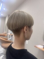 シカ 神戸三宮元町店(Cica)&nbsp;刈り上げ マッシュ ショートヘア ブリーチ ハイトーン 三宮 元町