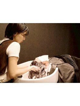 毎日頑張る自分へのご褒美にもおすすめ◇極上アロマスパで頭皮ケア＆全身リラックス…髪も身体も癒されて♪