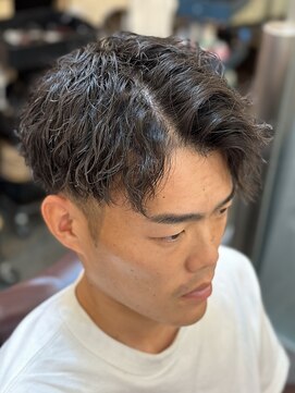 ゼロスバーバー(0's BARBER SHOP) ツイストスパイラル/メンズパーマ/ツーブロ/マッシュ/短髪