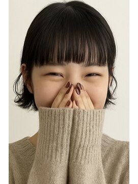 不揃いパッツン前髪がかわいいショートボブ